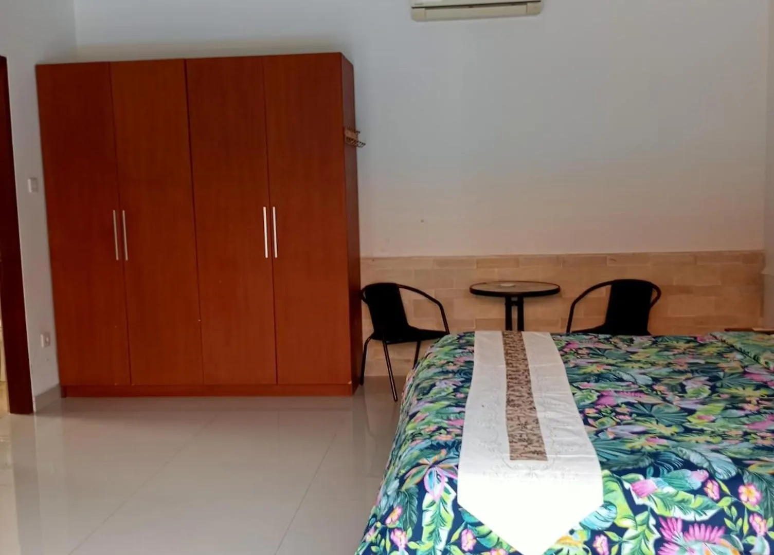 Pondok Indah Villa Ujung Bed & Breakfast